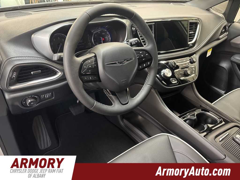 Thumbnail: 2026 Chrysler Pacifica - 9