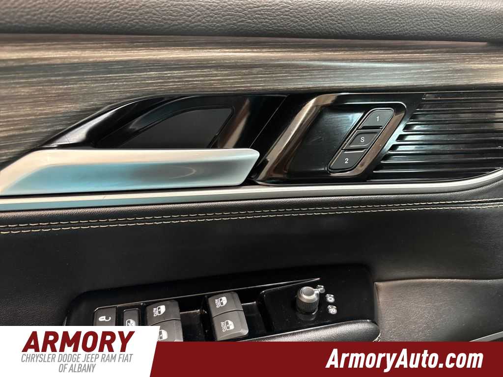 Thumbnail: 2024 Jeep Wagoneer - 9