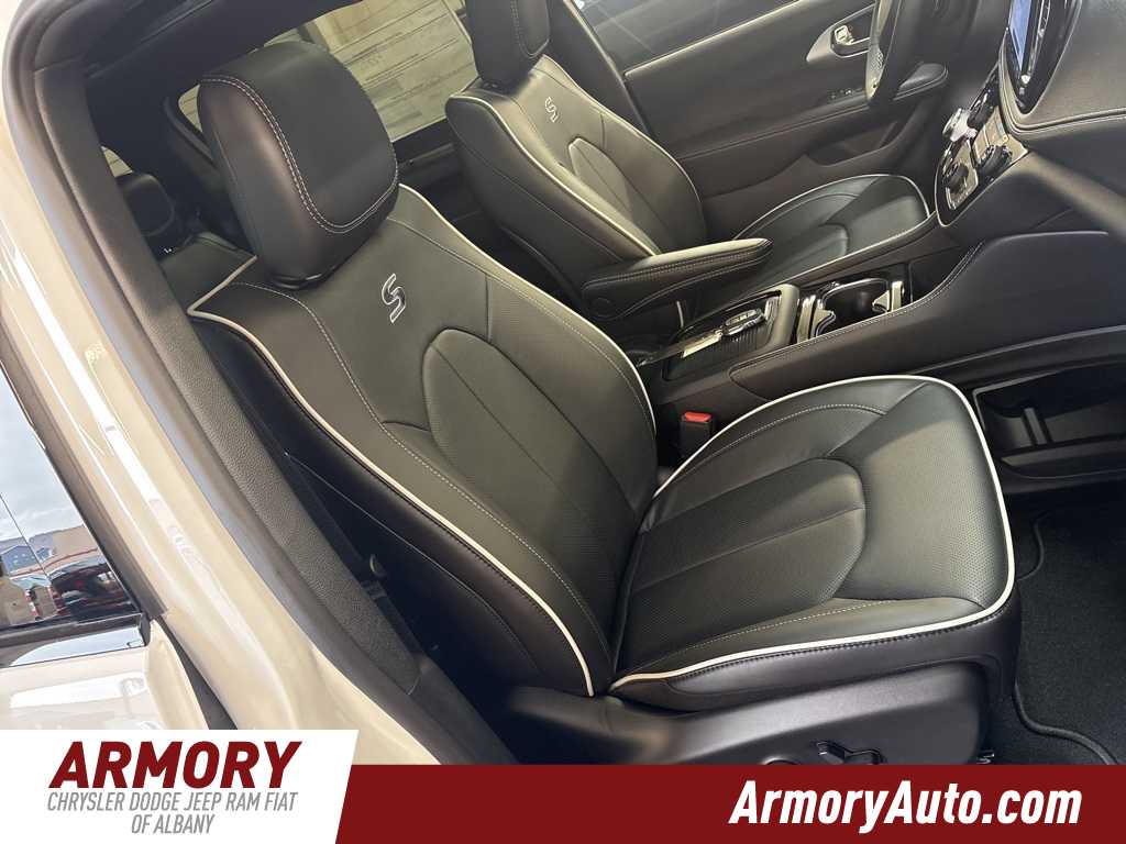 Thumbnail: 2026 Chrysler Pacifica - 43