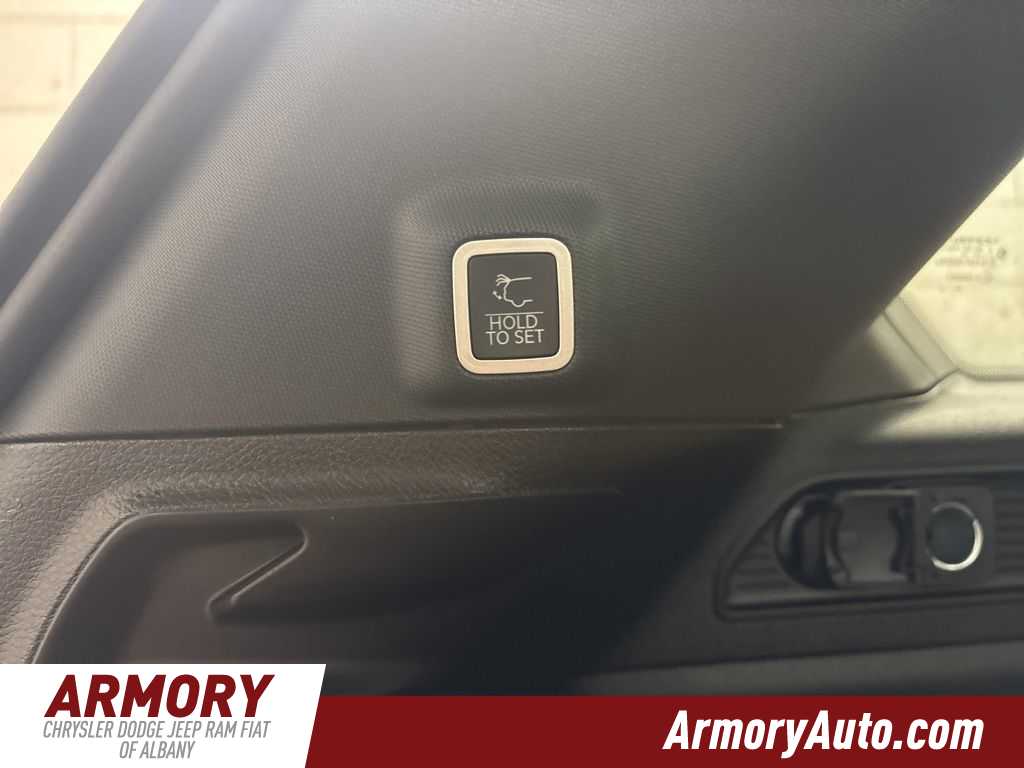 Thumbnail: 2025 Jeep Grand Cherokee - 28