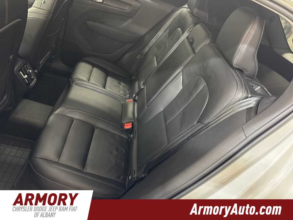 Thumbnail: 2023 Volvo XC40 - 26