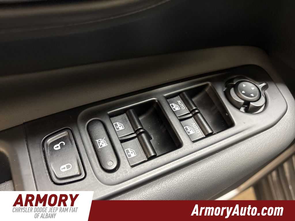 Thumbnail: 2023 Jeep Renegade - 8