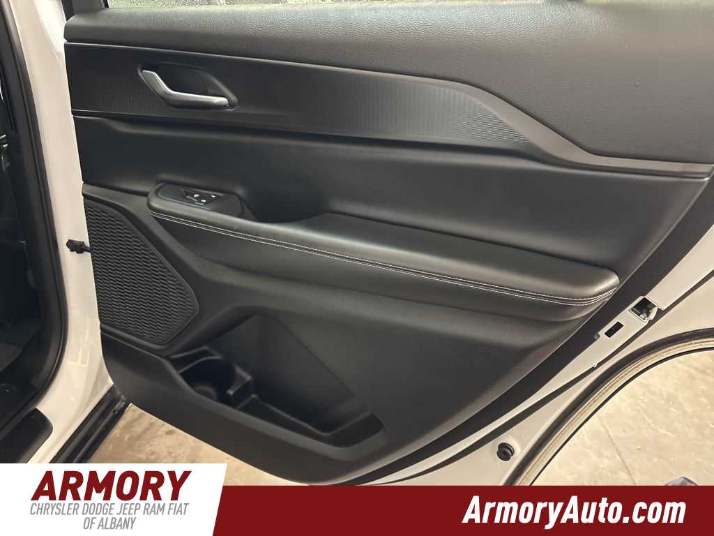 Thumbnail: 2023 Jeep Grand Cherokee L - 32