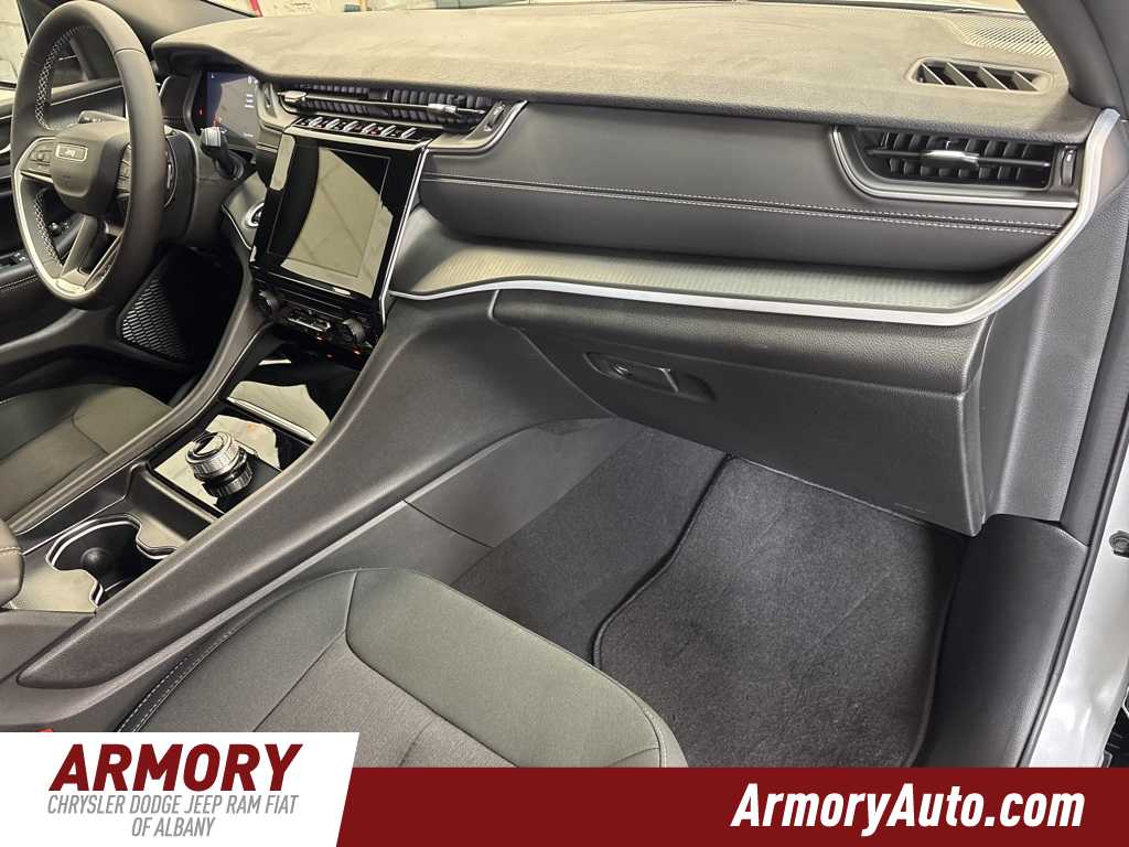 Thumbnail: 2025 Jeep Grand Cherokee - 37