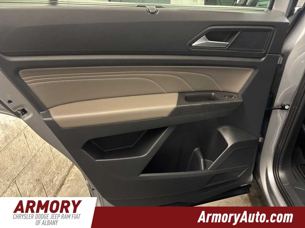 Thumbnail: 2022 Volkswagen Atlas - 25