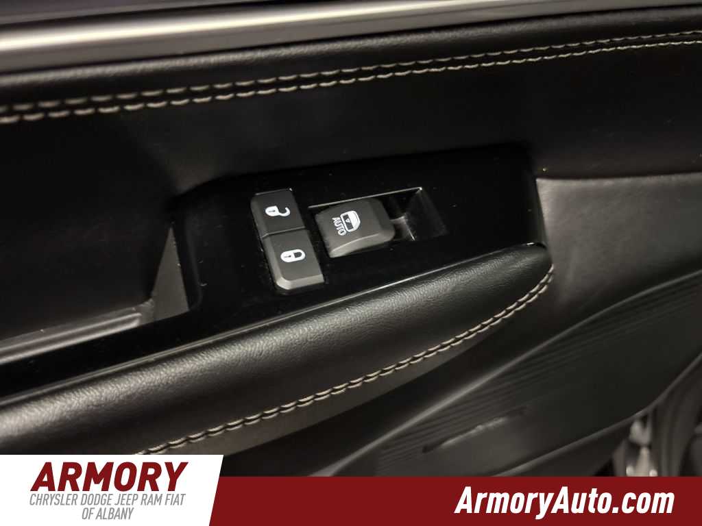 Thumbnail: 2023 Jeep Wagoneer - 28