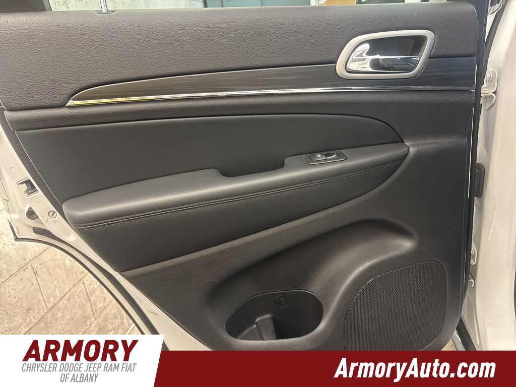 Thumbnail: 2021 Jeep Grand Cherokee - 25