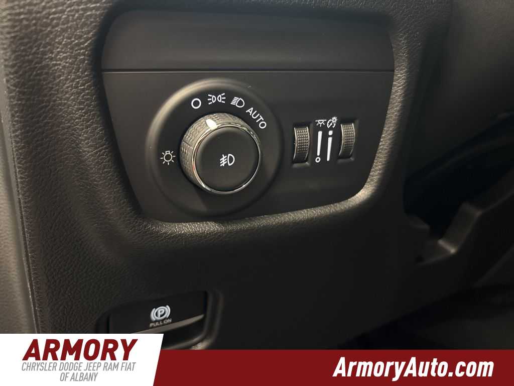 Thumbnail: 2025 Jeep Grand Cherokee - 10