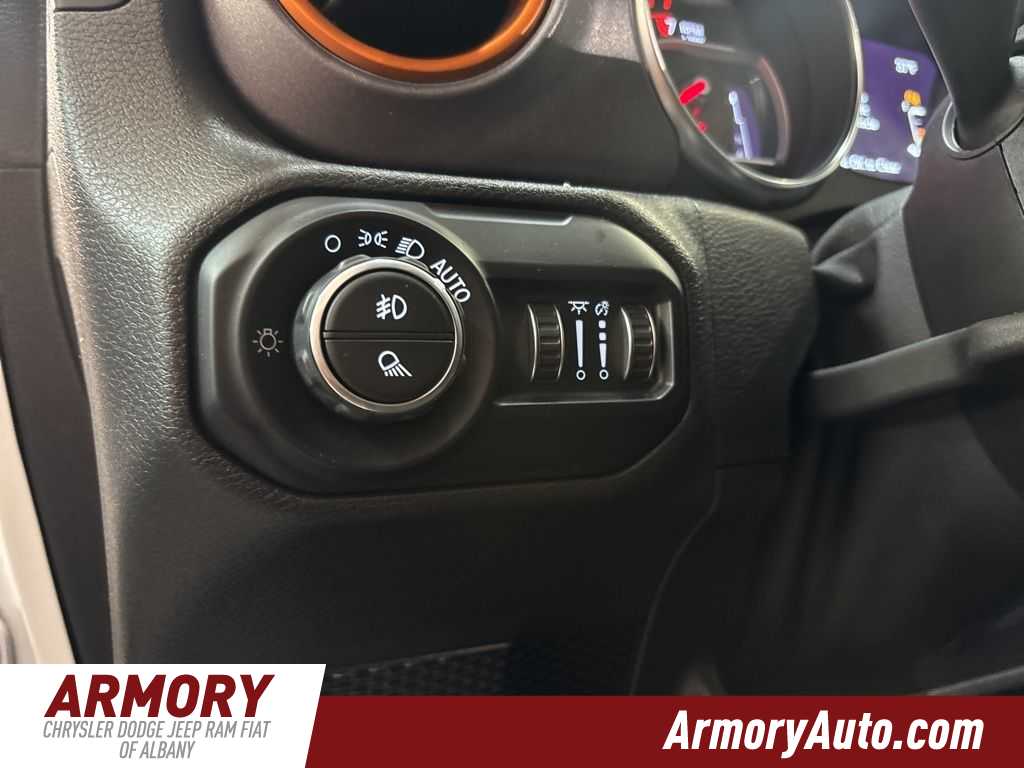 Thumbnail: 2021 Jeep Gladiator - 10