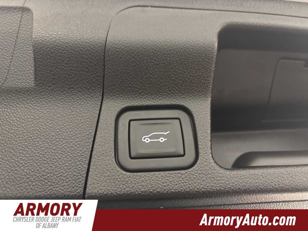 Thumbnail: 2023 GMC Acadia - 32