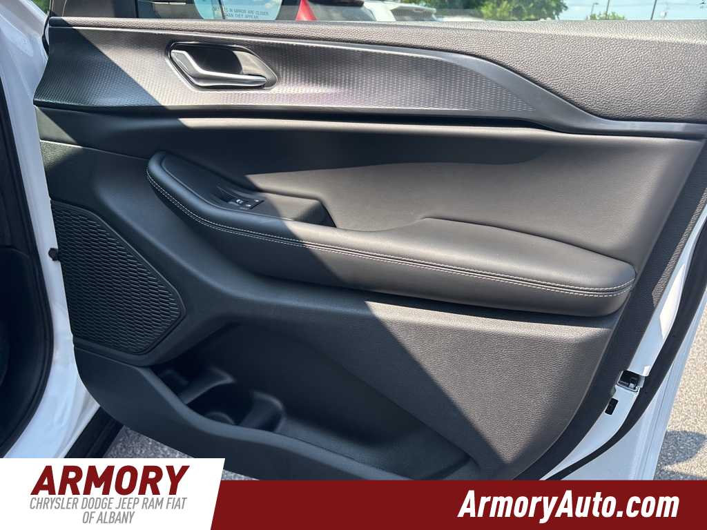 Thumbnail: 2025 Jeep Grand Cherokee - 17