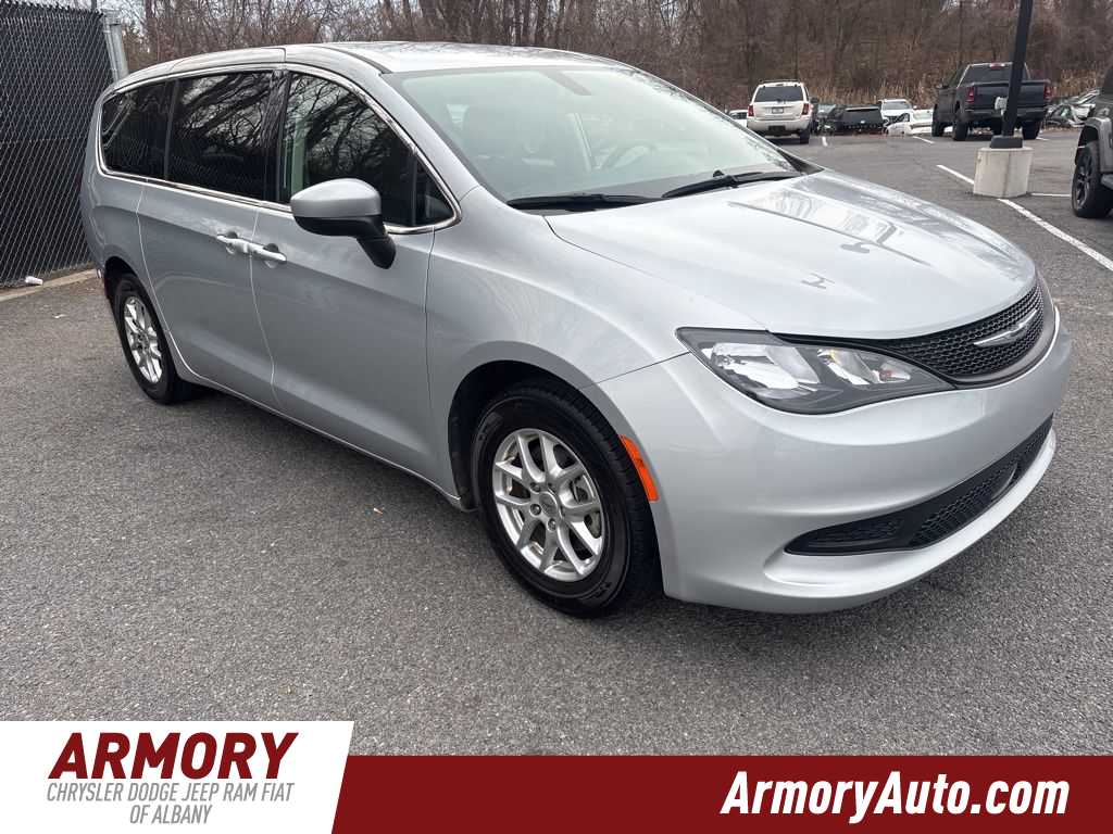 Thumbnail: 2022 Chrysler Voyager - 3