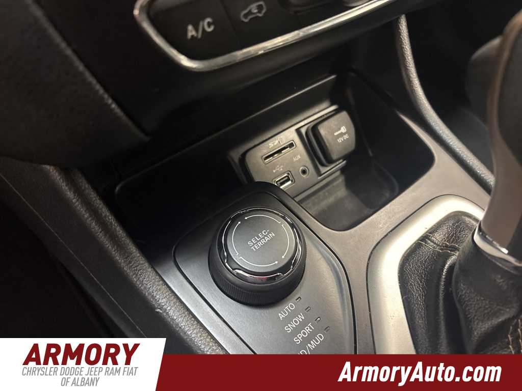 Thumbnail: 2017 Jeep Cherokee - 18