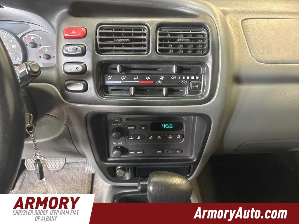 Thumbnail: 2003 Chevrolet Tracker - 16