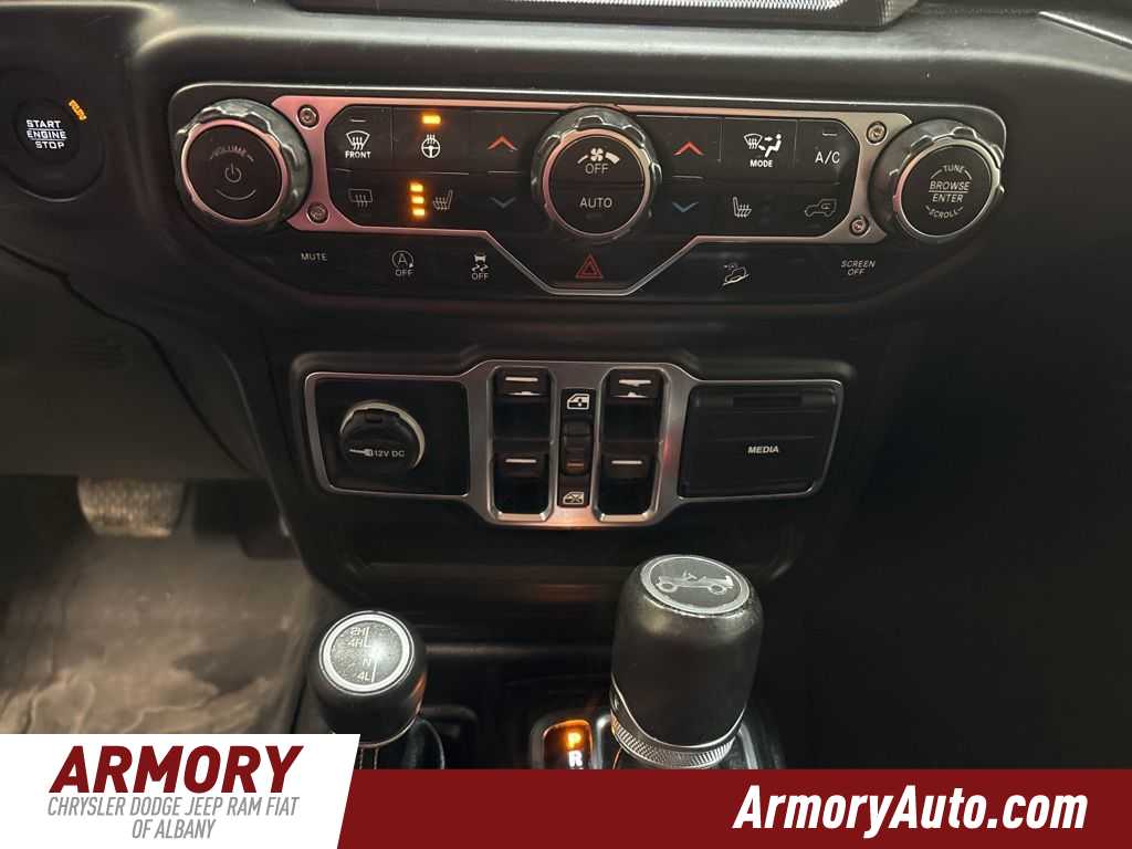 Thumbnail: 2019 Jeep Wrangler - 17