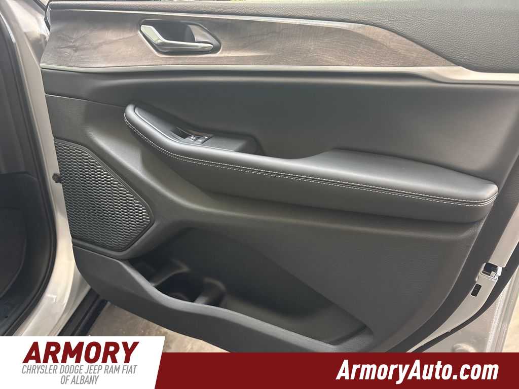 Thumbnail: 2025 Jeep Grand Cherokee - 36