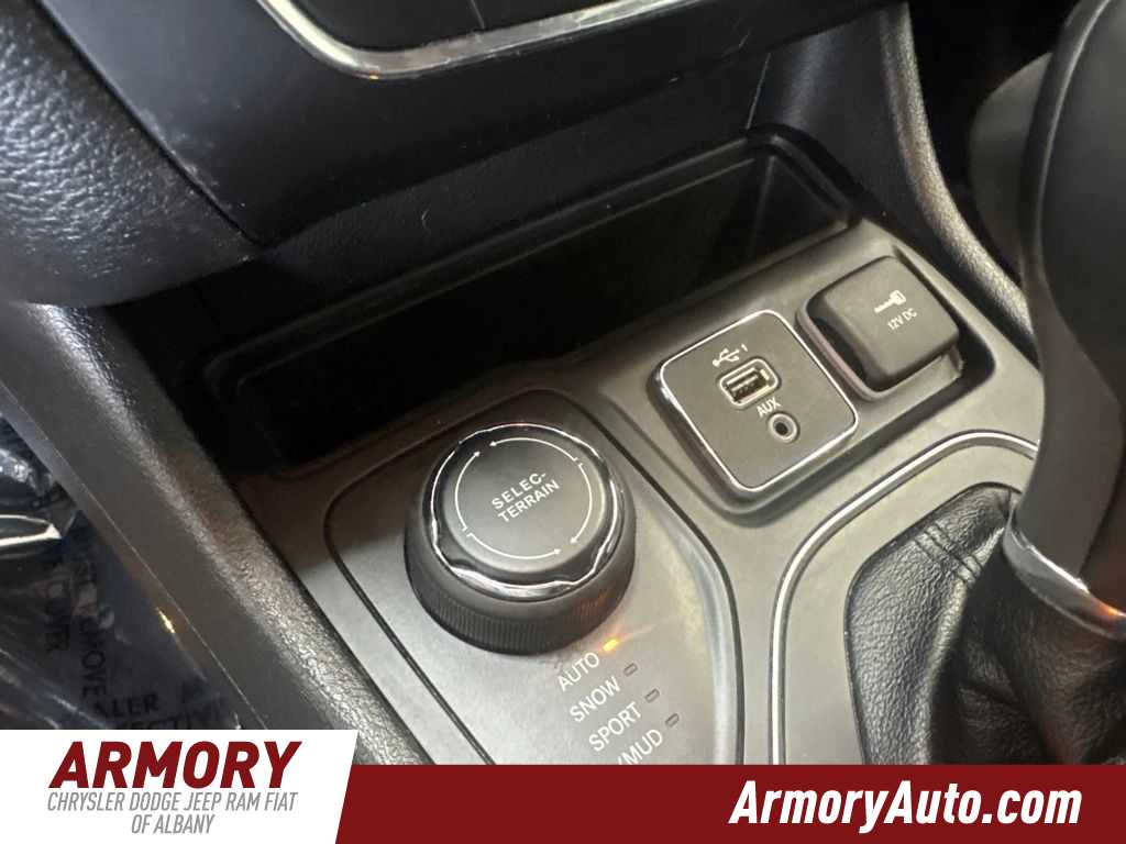 Thumbnail: 2021 Jeep Cherokee - 22