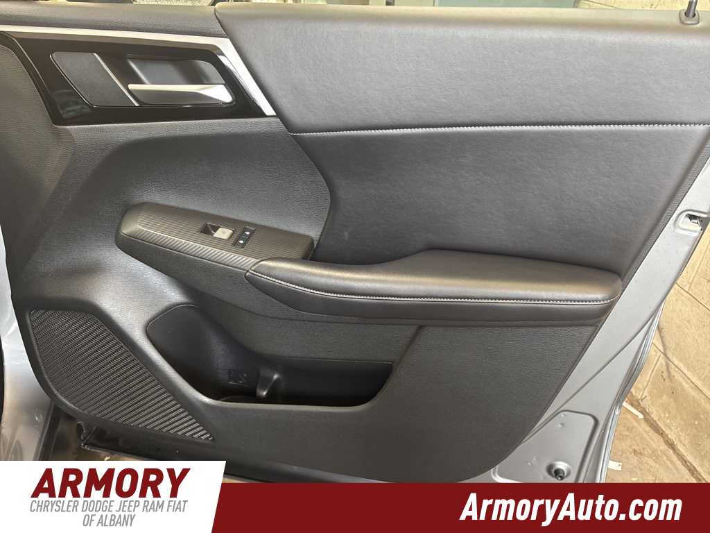 Thumbnail: 2022 Mitsubishi Outlander - 40