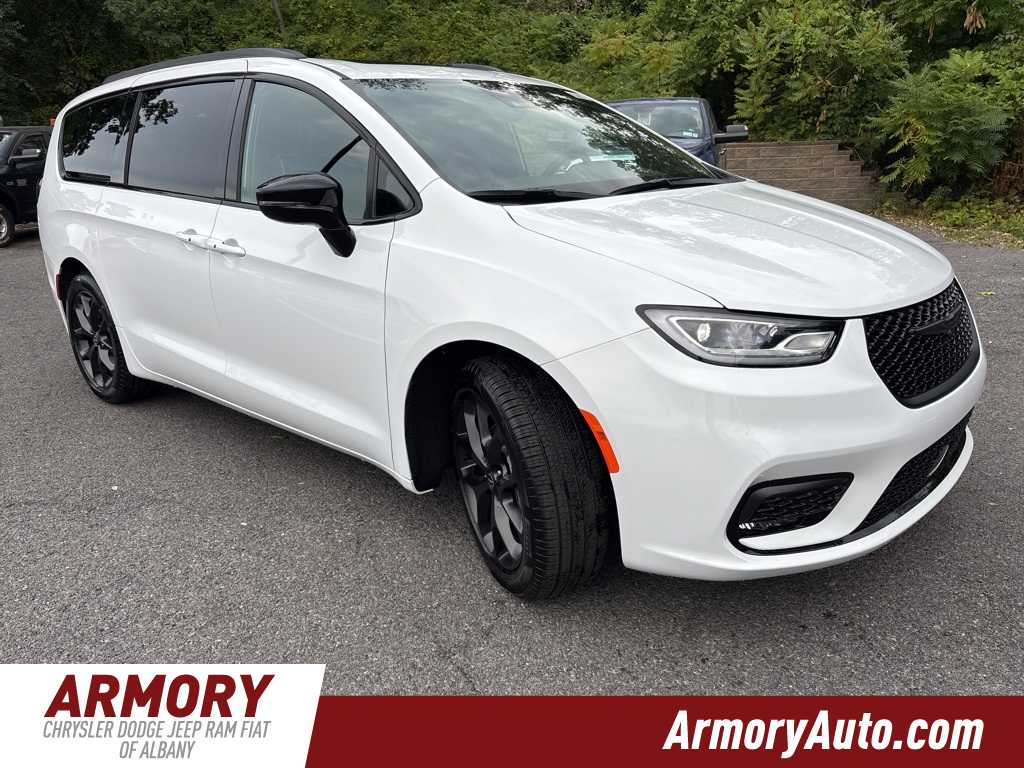 Thumbnail: 2026 Chrysler Pacifica - 3