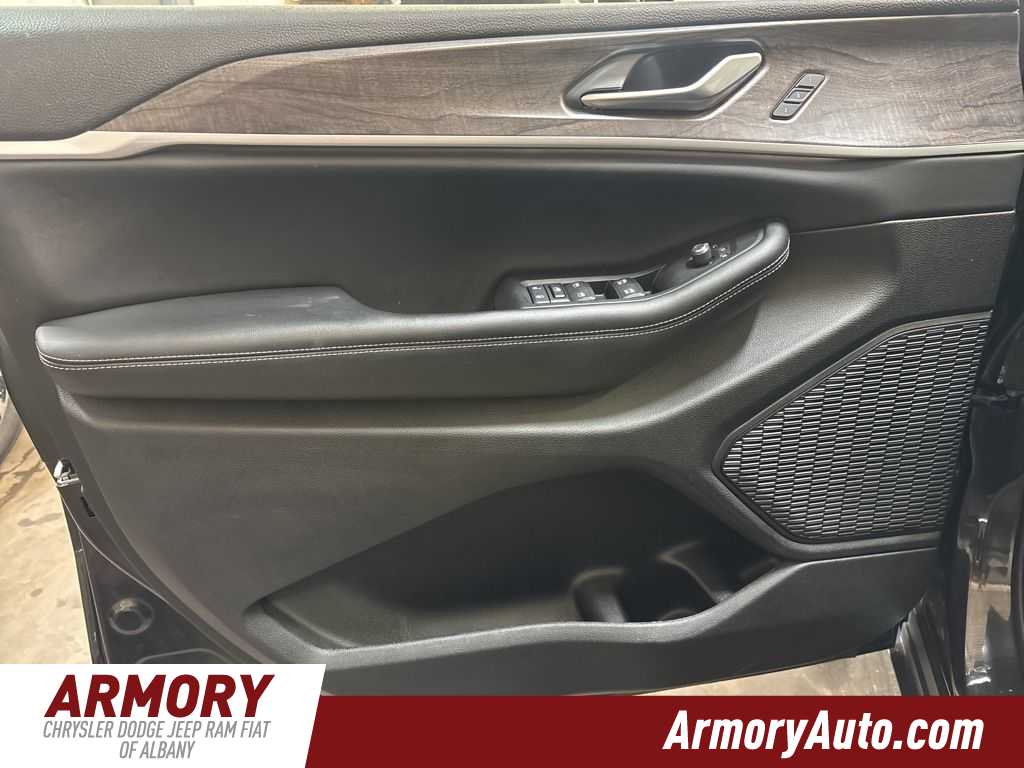 Thumbnail: 2023 Jeep Grand Cherokee L - 7