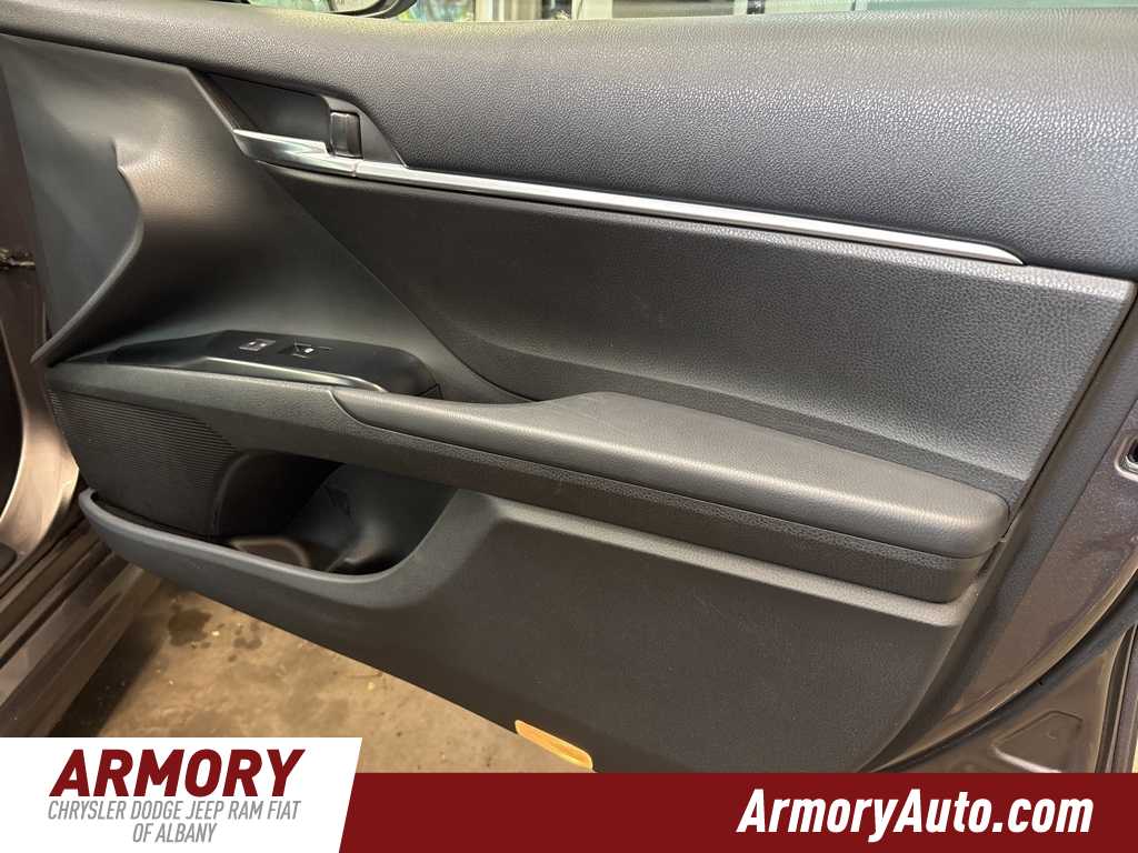 2018 Toyota Camry SE 29