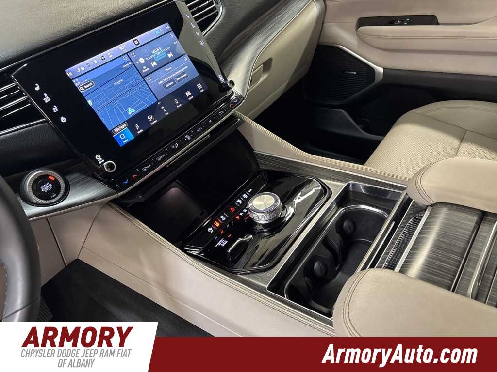 Thumbnail: 2024 Jeep Wagoneer - 17