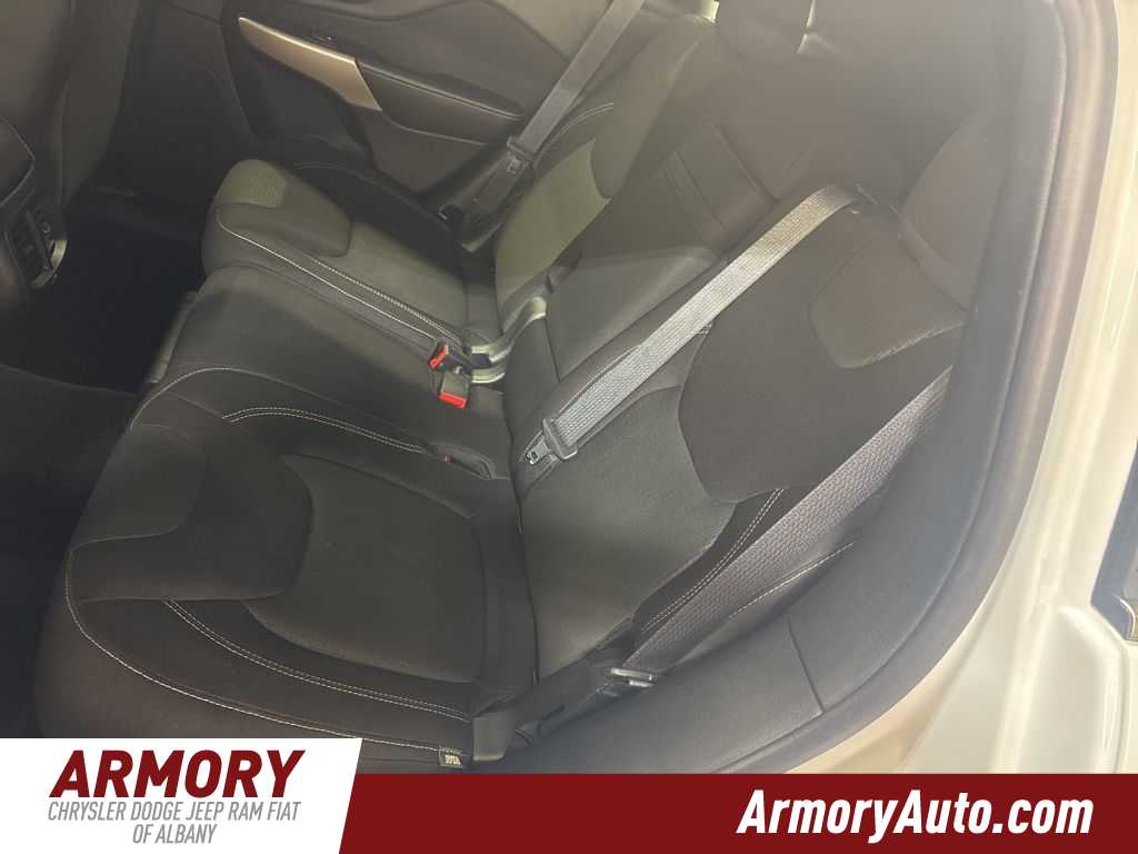 Thumbnail: 2017 Jeep Cherokee - 26