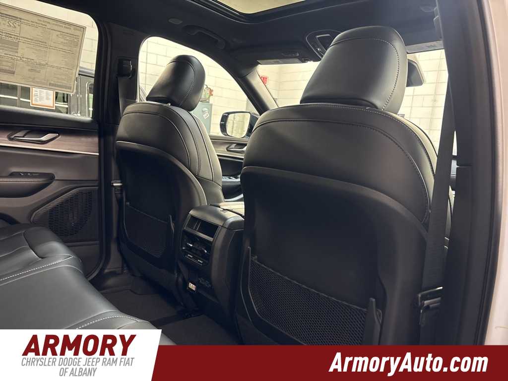 Thumbnail: 2025 Jeep Grand Cherokee - 31