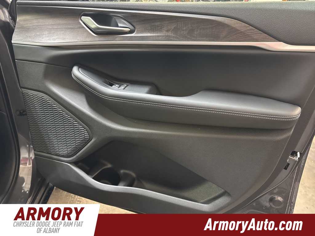 Thumbnail: 2025 Jeep Grand Cherokee - 38