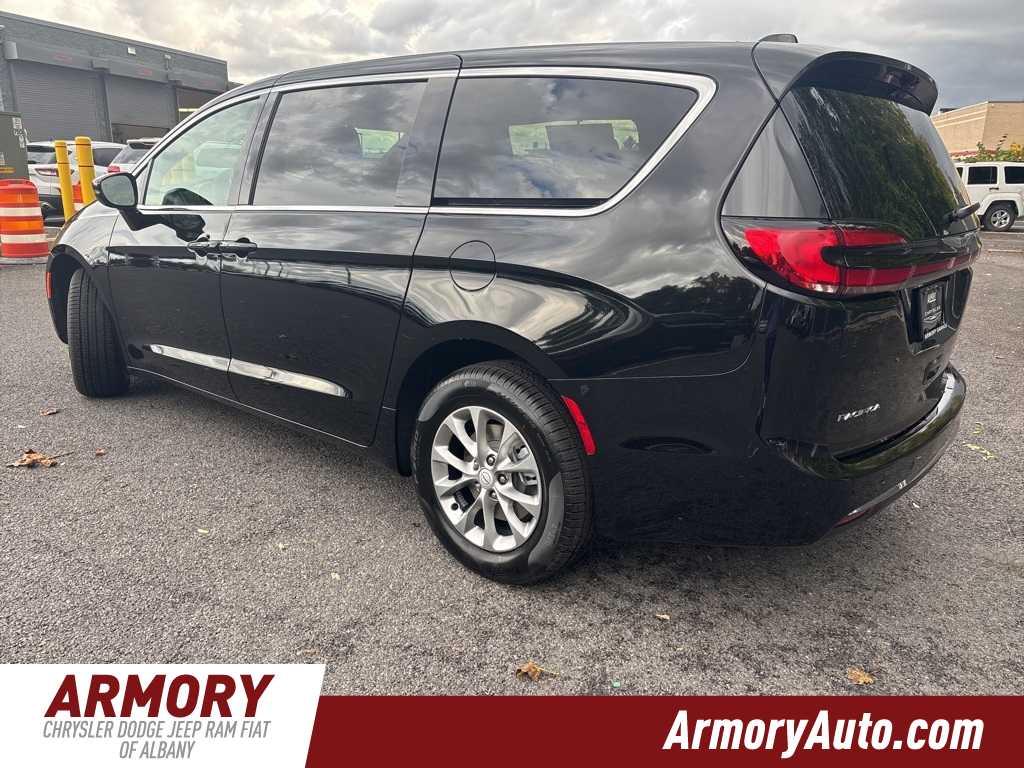 Thumbnail: 2026 Chrysler Pacifica - 6