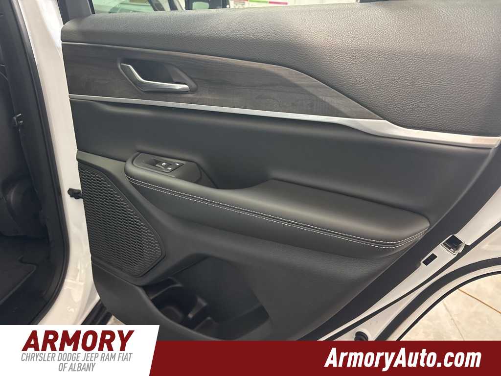 Thumbnail: 2025 Jeep Grand Cherokee - 31