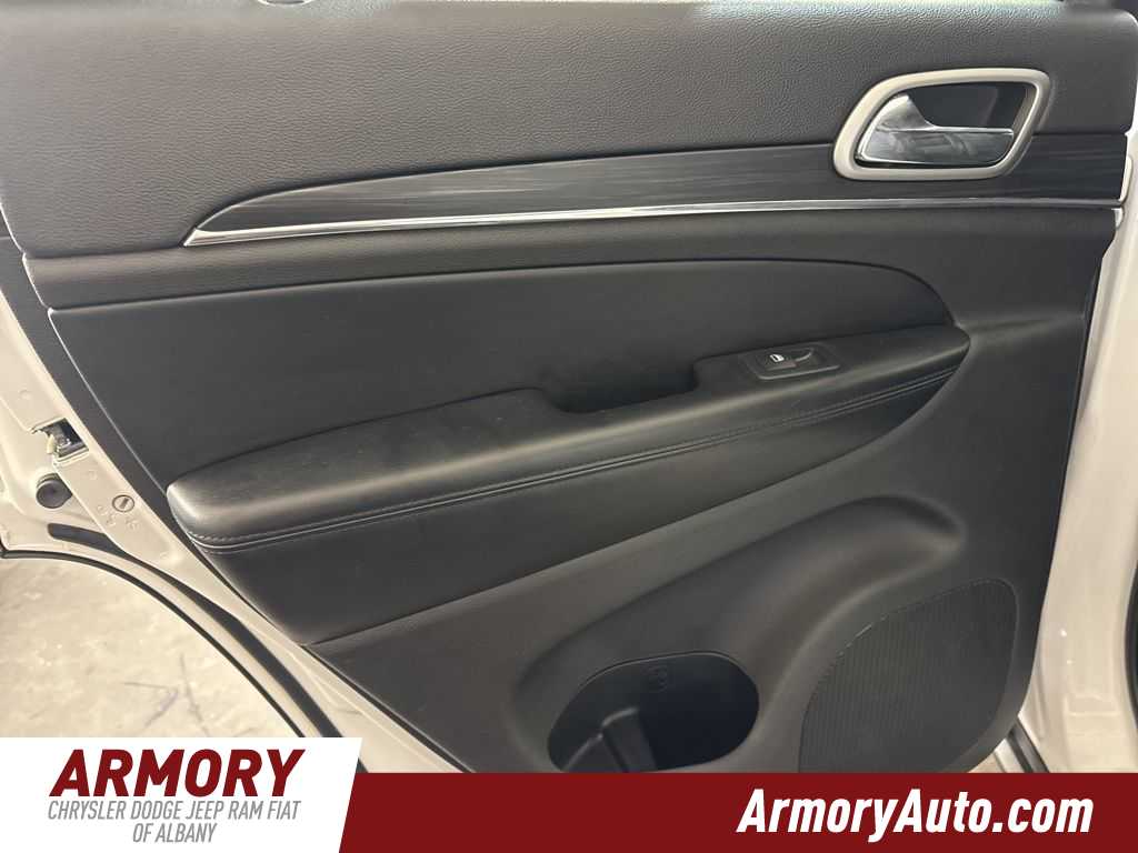 Thumbnail: 2020 Jeep Grand Cherokee - 24