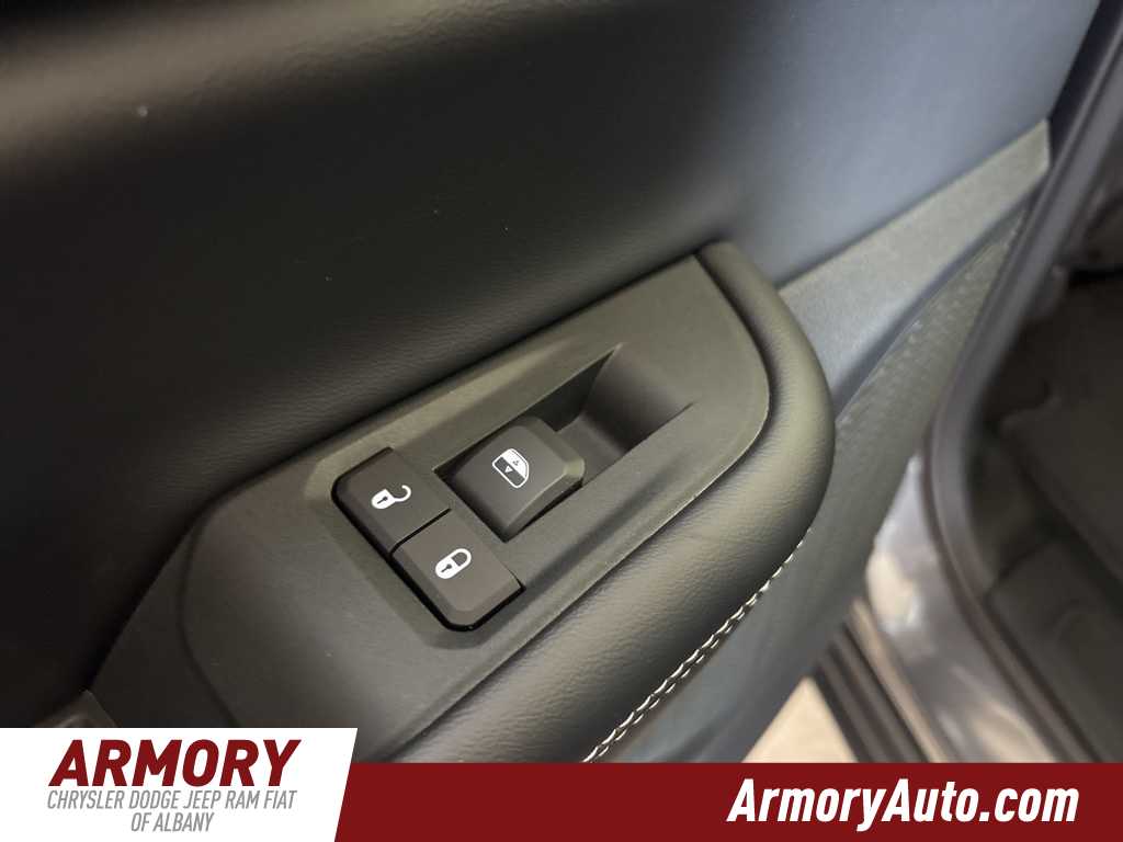 Thumbnail: 2025 Jeep Grand Cherokee - 25