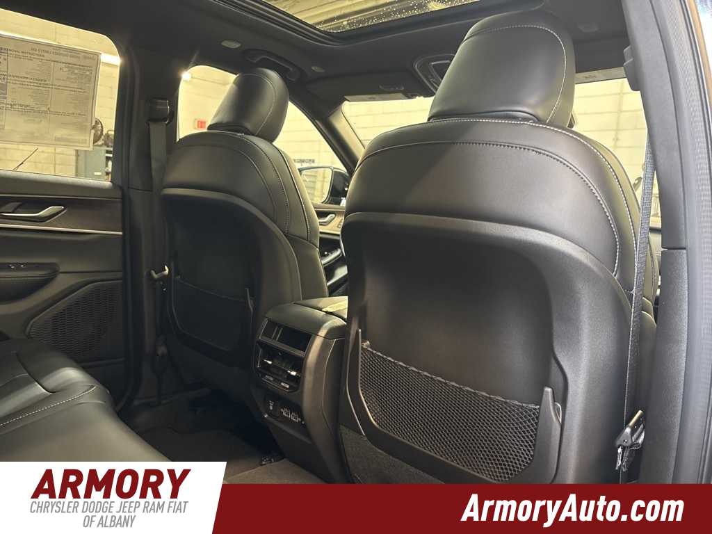 Thumbnail: 2025 Jeep Grand Cherokee - 33