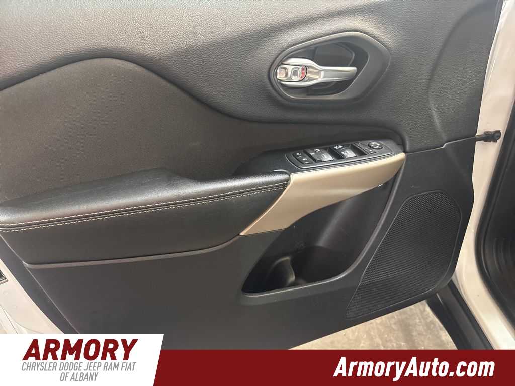 Thumbnail: 2017 Jeep Cherokee - 7