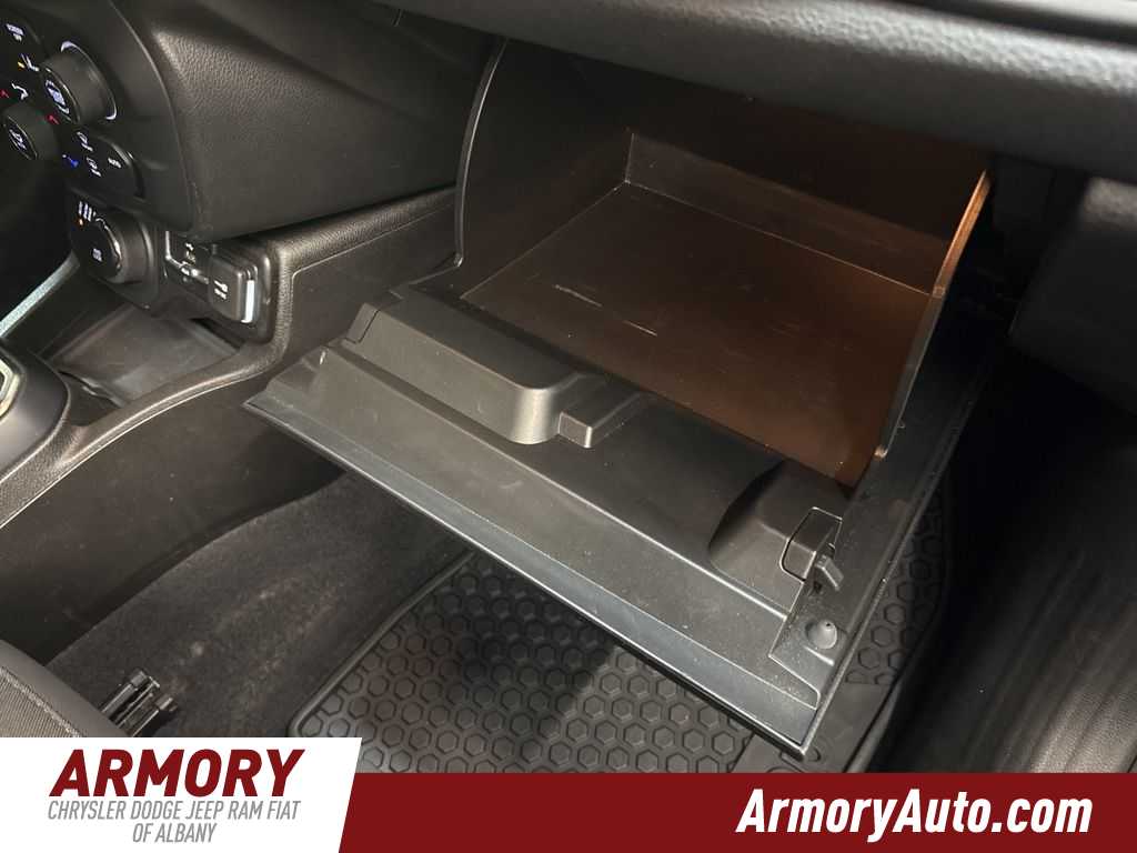 Thumbnail: 2023 Jeep Renegade - 40