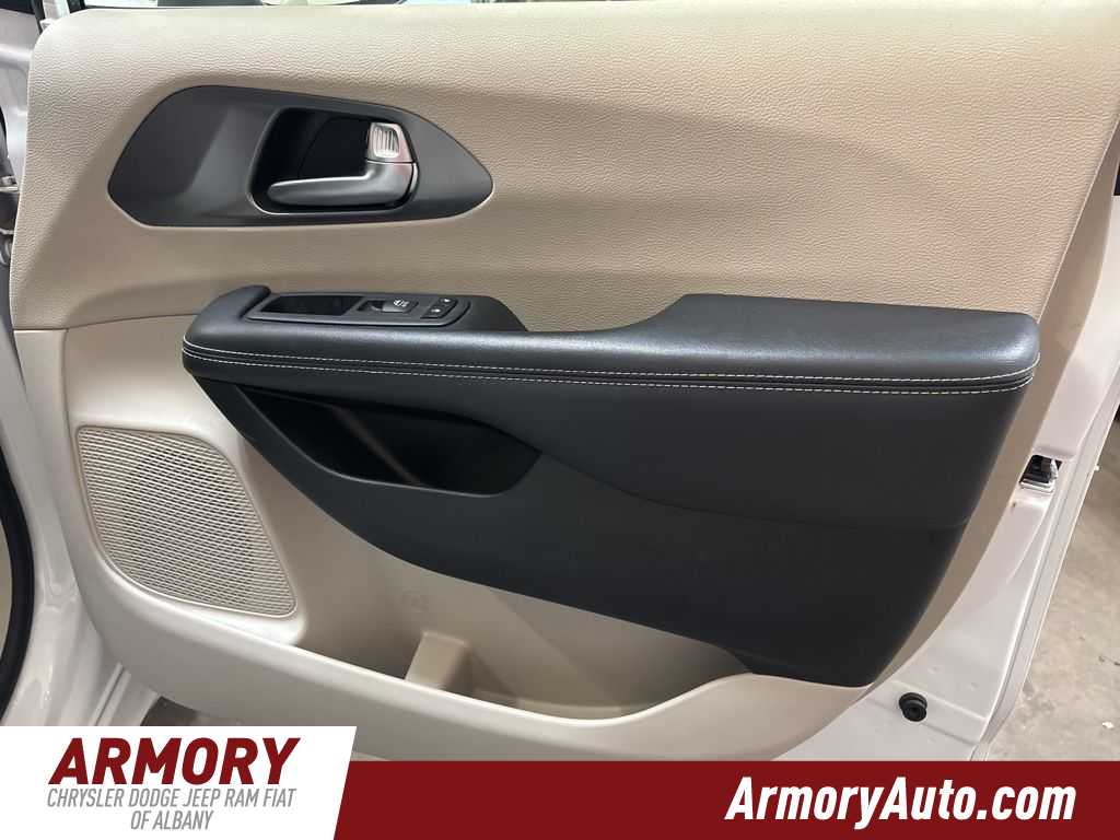 Thumbnail: 2023 Chrysler Pacifica - 38