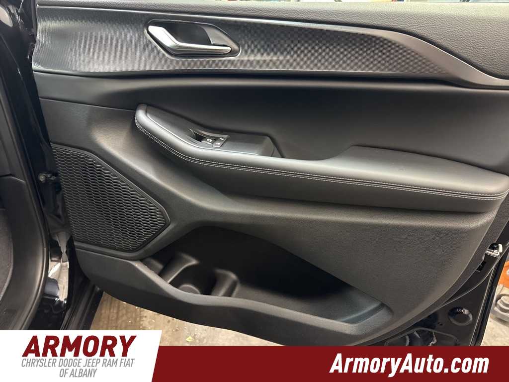 Thumbnail: 2025 Jeep Grand Cherokee - 34