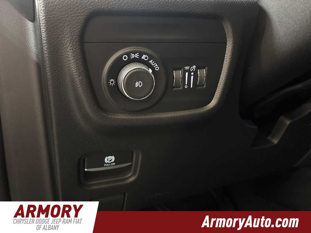 Thumbnail: 2023 Jeep Grand Cherokee L - 11