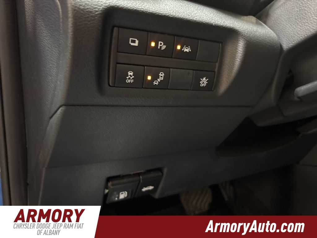 Thumbnail: 2022 Nissan Kicks - 10