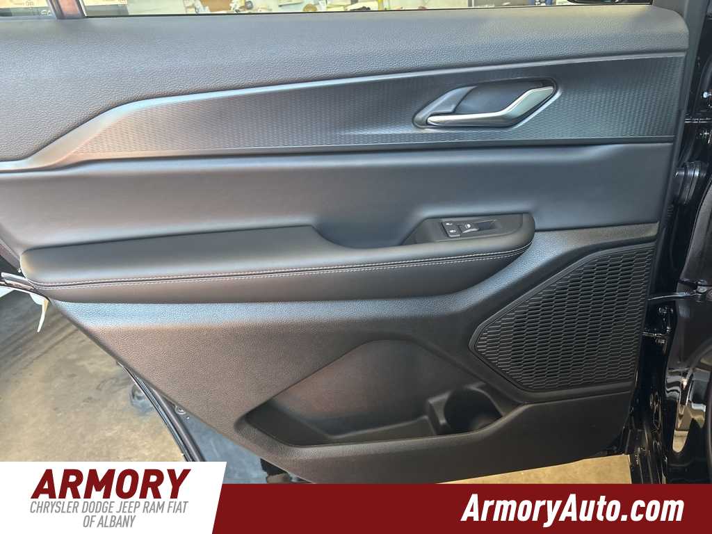 Thumbnail: 2025 Jeep Grand Cherokee L - 23