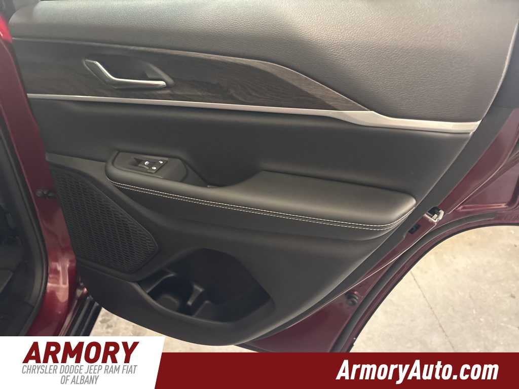 Thumbnail: 2026 Jeep Grand Cherokee - 32