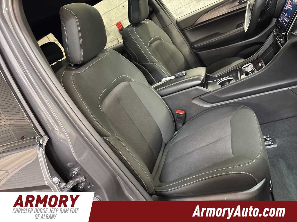 Thumbnail: 2025 Jeep Grand Cherokee - 37