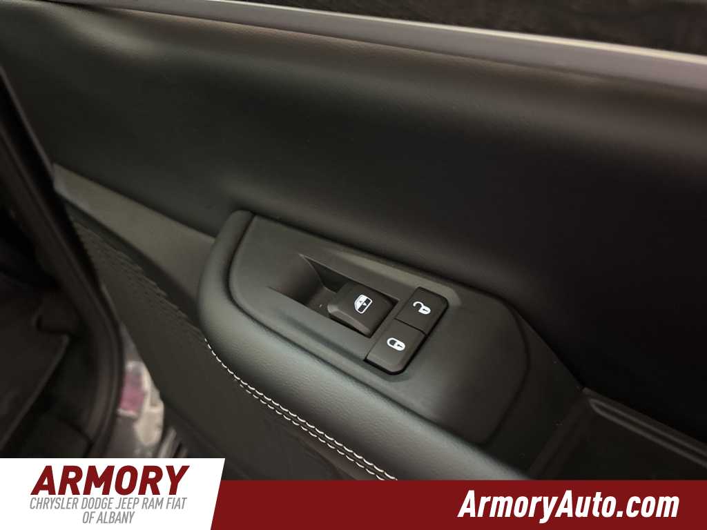 Thumbnail: 2025 Jeep Grand Cherokee - 33