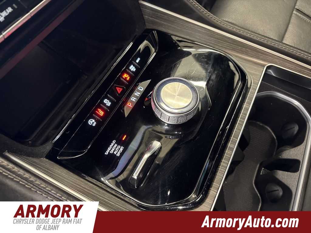 Thumbnail: 2024 Jeep Wagoneer - 23