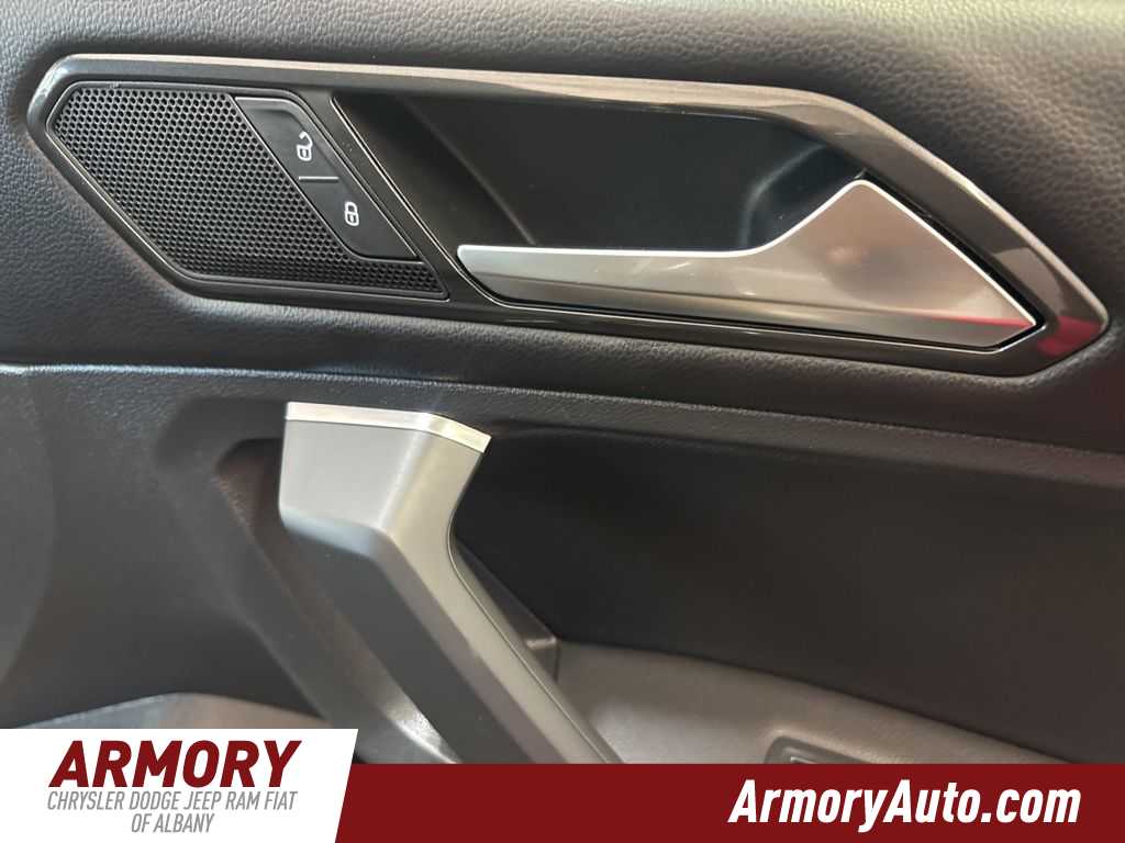 Thumbnail: 2018 Volkswagen Tiguan - 41