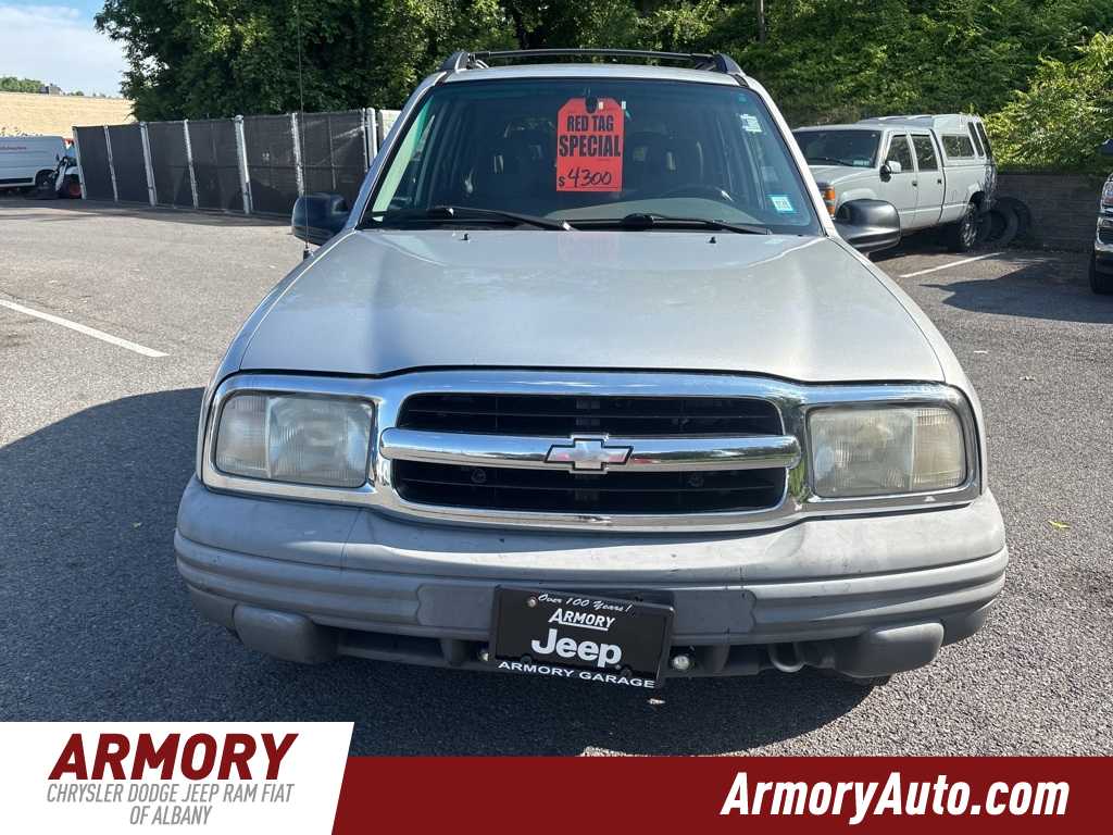 Thumbnail: 2003 Chevrolet Tracker - 2