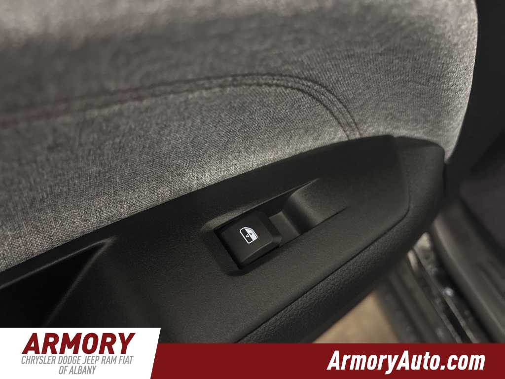 Thumbnail: 2022 Jeep Compass - 24