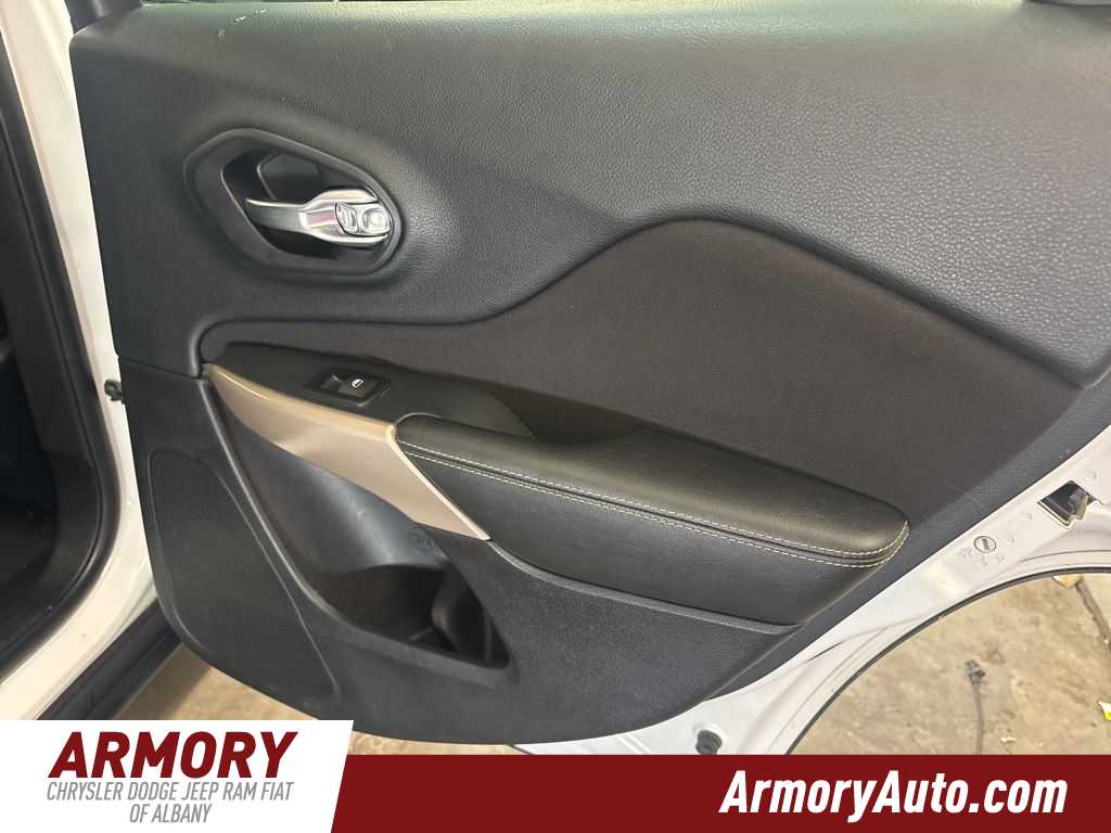 Thumbnail: 2017 Jeep Cherokee - 28