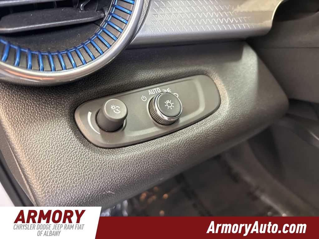 Thumbnail: 2025 Chevrolet Trax - 11